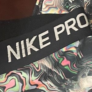 Nike Pro Dri-Fit cropped compression leggings with groovy swirl print, size M